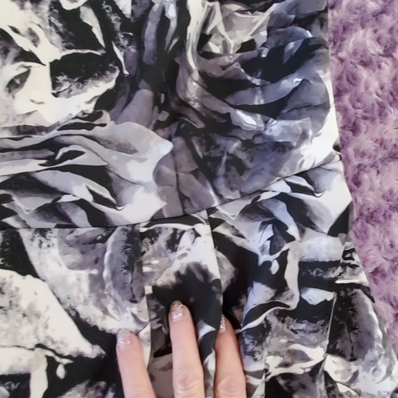 Apt.9 Woman's Black and white floral graphic dress size 1X - Picture 4 of 8